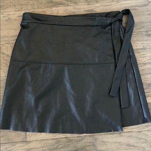 Aritzia/Wilfred faux leather skirt